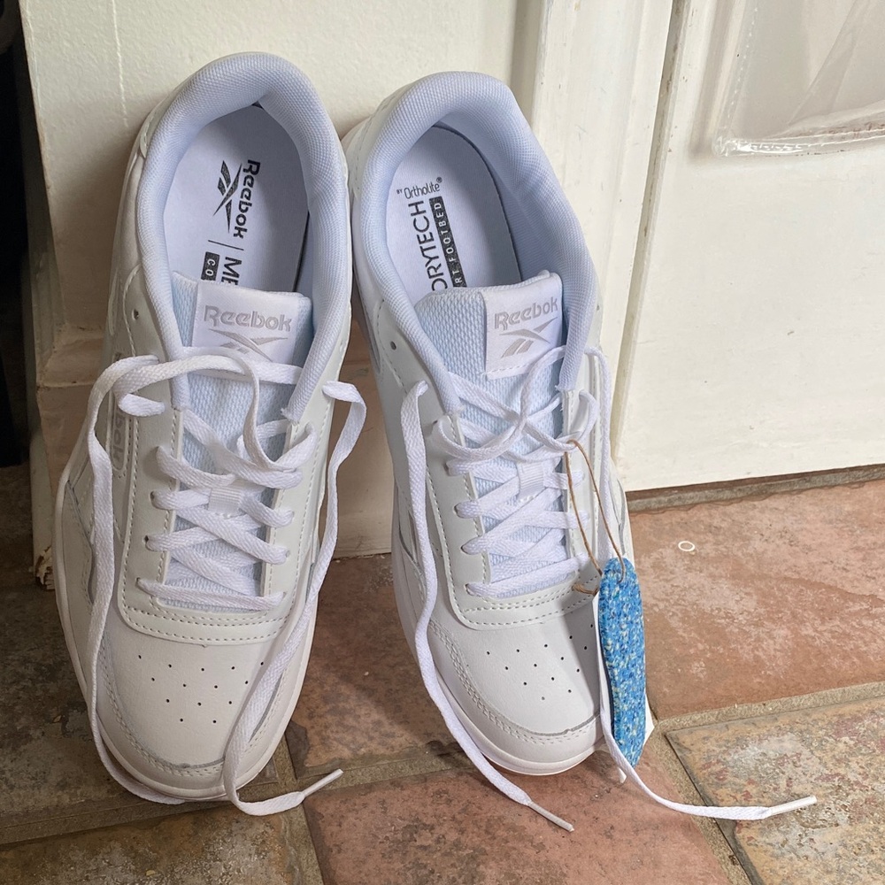 Reebok Classic White Sneakers size 8 NWT